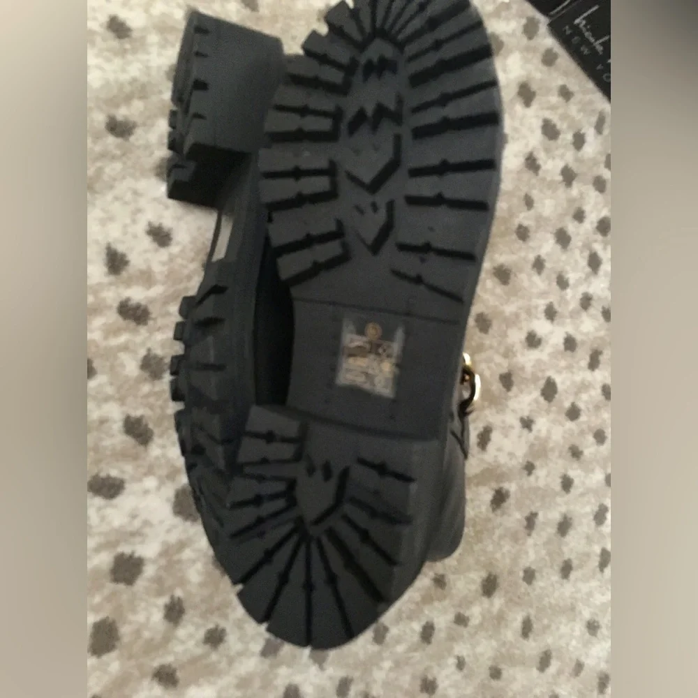 NEW NICOLE MILLER 9M ELLE Gold
Chain Chelsea Booties Boots Lug Sole Zip closure - Picture 5 of 12